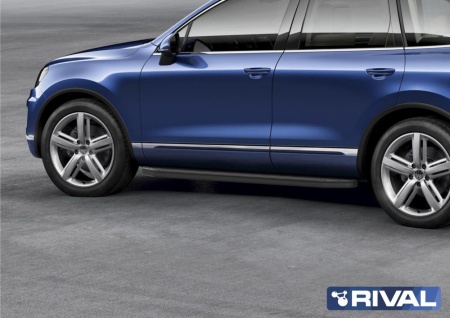 Порог-площадка "Premium-Black" с креплением Volkswagen Touareg, R-Line (2015-2018)
