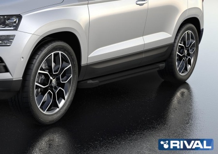 Порог-площадка "Black" с креплением Skoda Karoq (2020-н.в.)