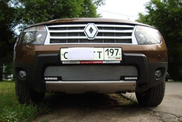 Защитная сетка радиатора Renault Duster c ДХО (2011-2015)