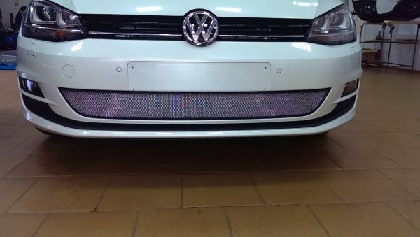 Защитная сетка радиатора Volkswagen Golf VII (2012-2017)