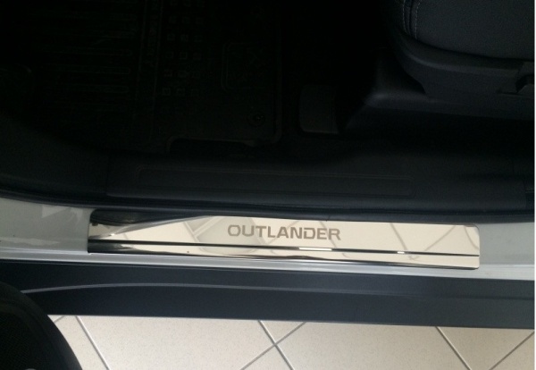 Накладки на пороги Mitsubishi Outlander 2015-н.в. (компл. 4шт.)