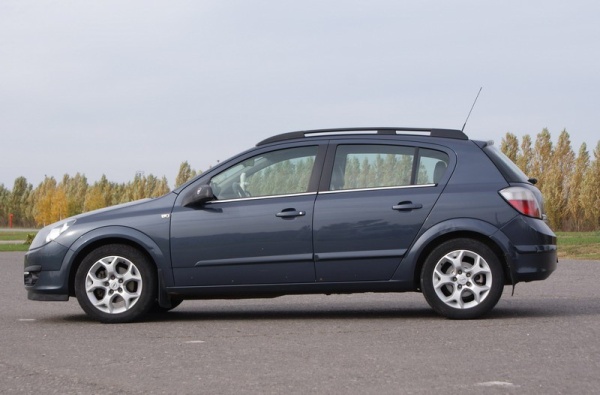Рейлинги на крышу Opel Astra H Family (2004-2014)