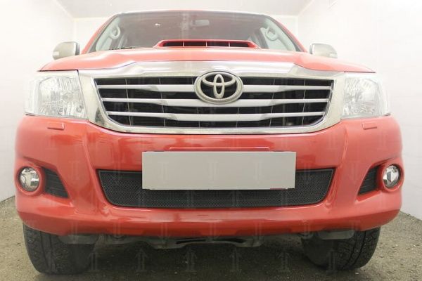 Защитная сетка радиатора Toyota Hilux VII (2011-2015)